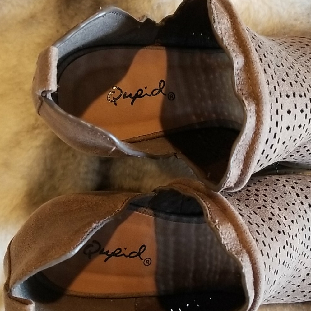 Shoes - Picture 3 of 3